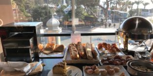 Old run-down breakfast place with non-attentive service: Le Colonial Café @ Le Méridien Nice (19. February 2017)