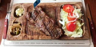 Only good for a break at the shopping mall: Restaurant El Diez, Parrilla Argentina (13. April 2017)
