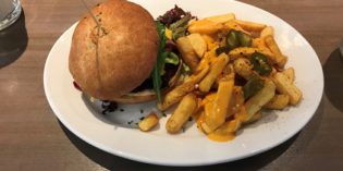 Decent burger but disgusting cheese fries: Restaurant Bullhut Barbecue (10. October 2018)