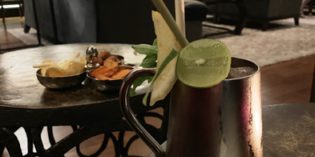 Perfect relaxation location to enjoy a couple of drinks: The Drawing Room @ The St. Regis Bangkok (26. December 2018)