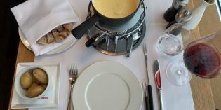 Always perfect for cheese fondue for breakfast: SWISS First Class Lounge Terminal E (1. November 2019)