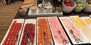 Acceptable breakfast selection: AC Málaga Palacio Restaurant @ AC Hotel by Marriott Málaga Palacio (25. December 2019)