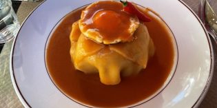 A lovely spicy Francesinha stuffing your belly: Restaurant Casa Guedes (7. November 2021)