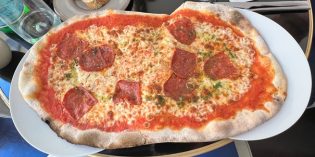 Interesting pizza with incredibly slow service: Restaurant Paparazzi (29. June 2022)