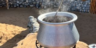 A traditional Emirati breakfast experience – or something like that: Platinum Heritage Desert Camp (5. May 2023)
