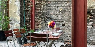 An absolutely lovely place with a little patio to sit outside and enjoy tasty food: Restaurant Clärchens (25. June 2023)