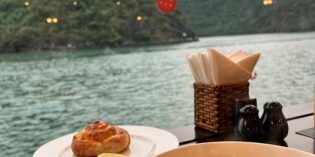 Ha Long Bay is a must see, the food options are rather average, though: Food Offering @ Aqua Of The Seas Cruise (23. December 2023)